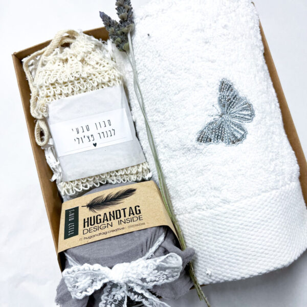 מארז פרובנס, מגבת רקומה, סבון טבעי וצנצנת לבנדר ריחני