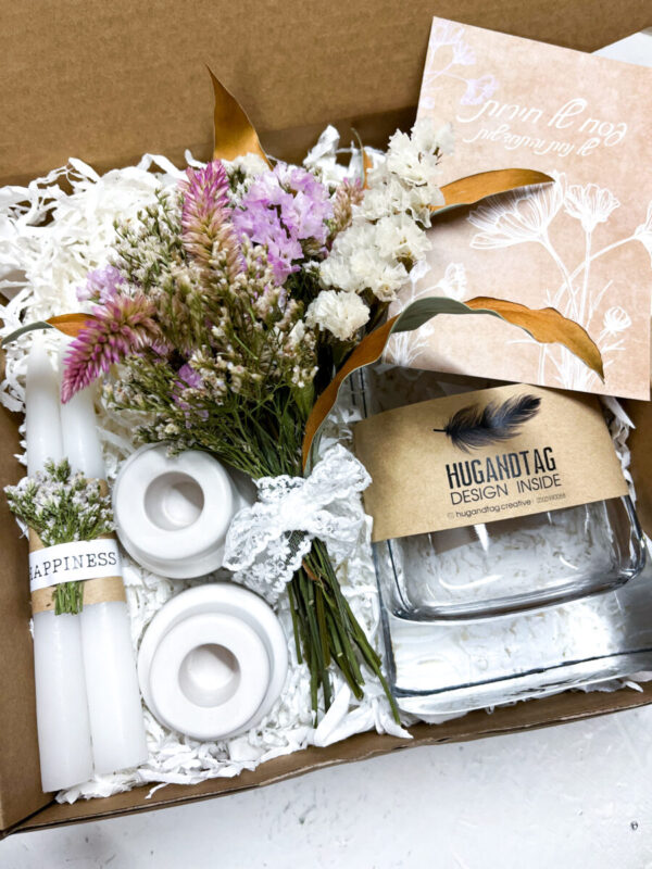 מתנה לבית ולחג אגרטל מיוחד, זר נצחי יבש, פמוטים ונרות