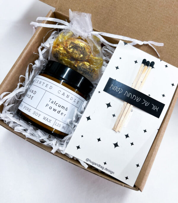 מתנה לחנוכה נר גדול עם גפרורים ושקיק מתוק