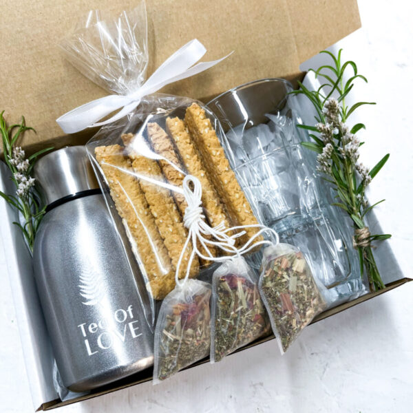 מארז תה זוגי עם מיני תרמוס, כוסות, עוגיות ותיונים