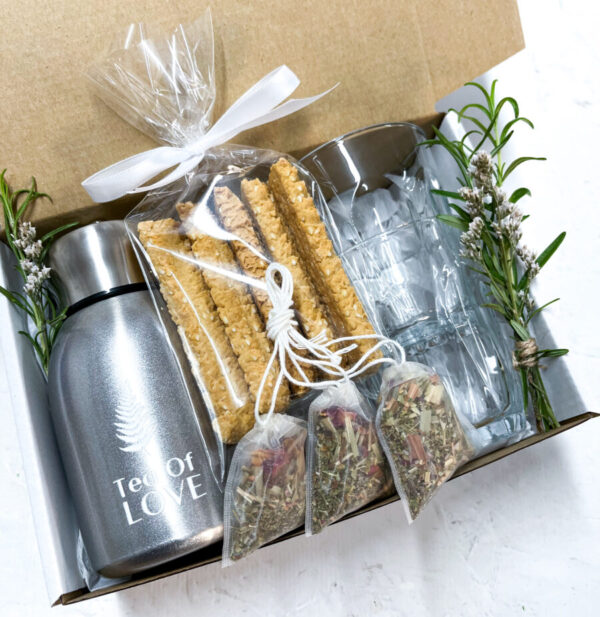 מארז תה זוגי עם מיני תרמוס, כוסות, עוגיות ותיונים