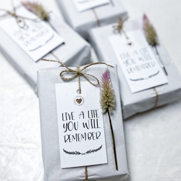 קלפי לוטוס – קלפים אסוציאטיביים מעוררי שיח, עם צילומים מקוריים מהודו מעוררי השראה