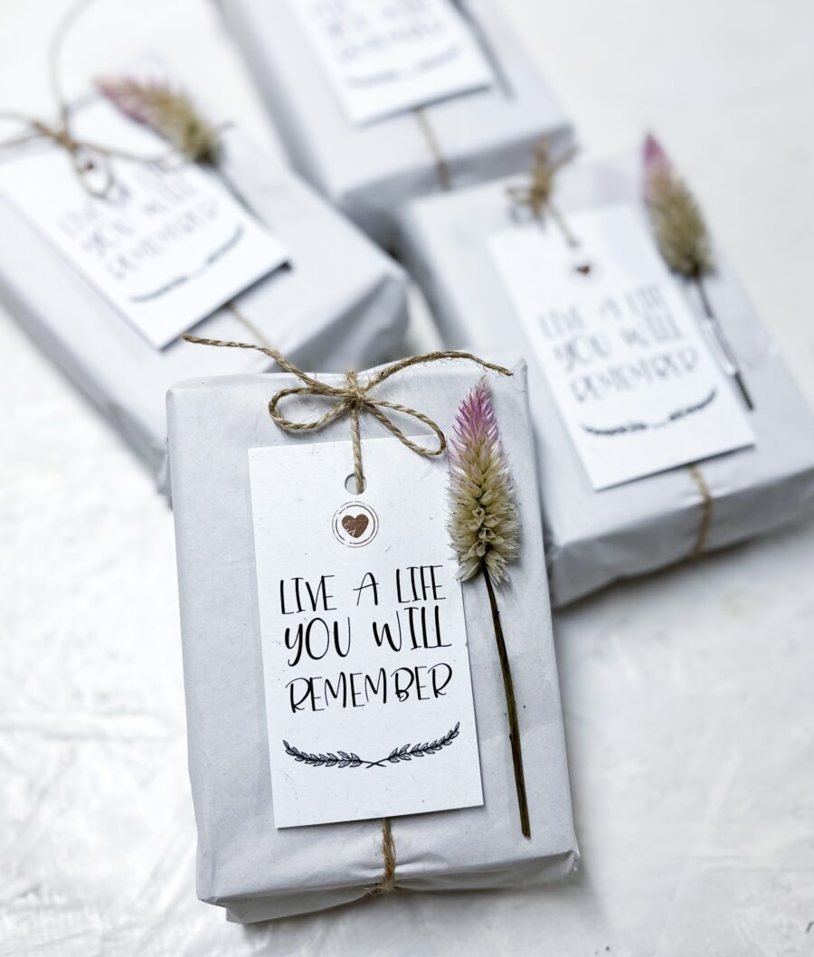 קלפי לוטוס - קלפים אסוציאטיביים מעוררי שיח, עם צילומים מקוריים מהודו מעוררי השראה