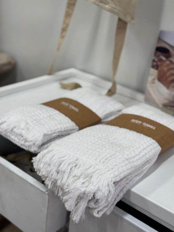 צמד מגבות מטבח לבנות, עשויות פיקה רך עם פרנזים מכותנה טבעית