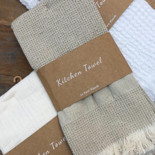 צמד מגבות מטבח בצבע חאקי, עשויות פיקה רך עם פרנזים מכותנה טבעית