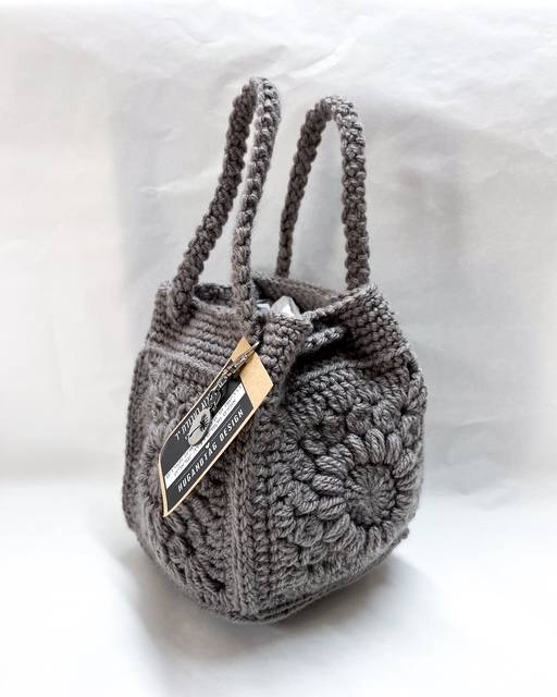 תיק יד ייחודי בעבודת יד של נטע הררי - צבע אפור – תמונה 3