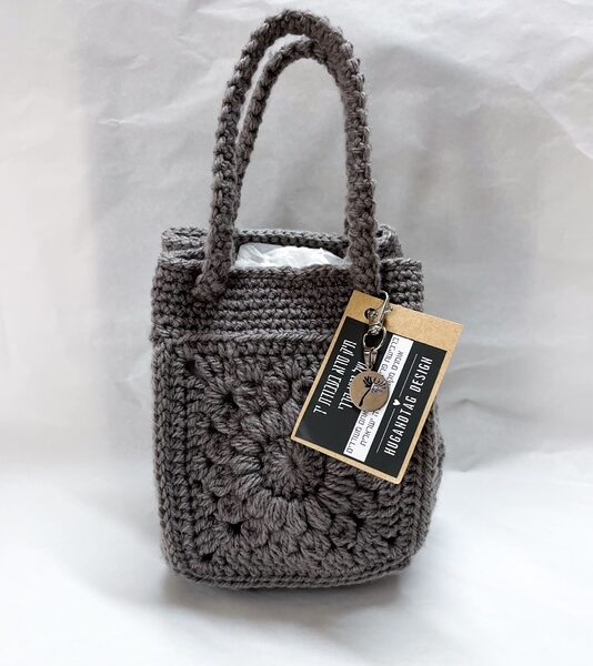 תיק יד ייחודי בעבודת יד של נטע הררי – צבע אפור