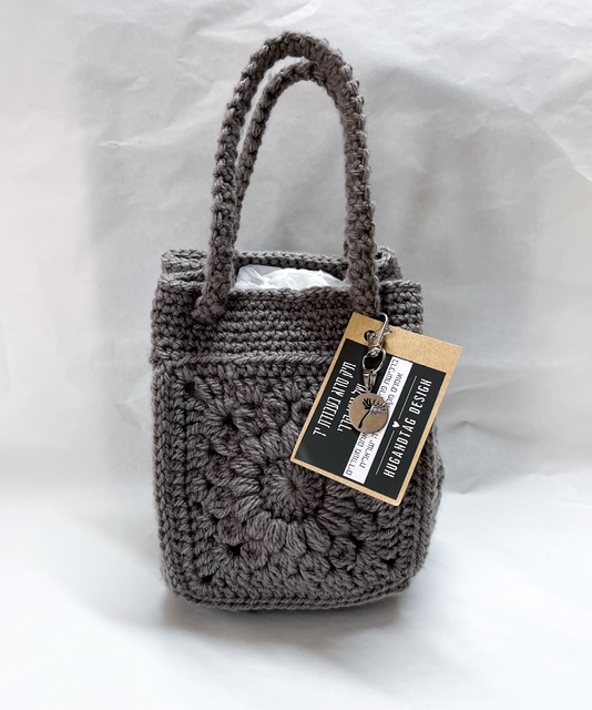 תיק יד ייחודי בעבודת יד של נטע הררי - צבע אפור